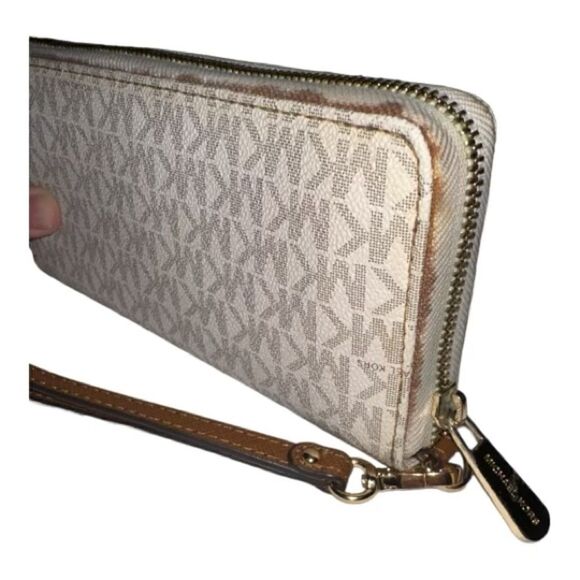 Michael Kors Wallet - Picture 2 of 8